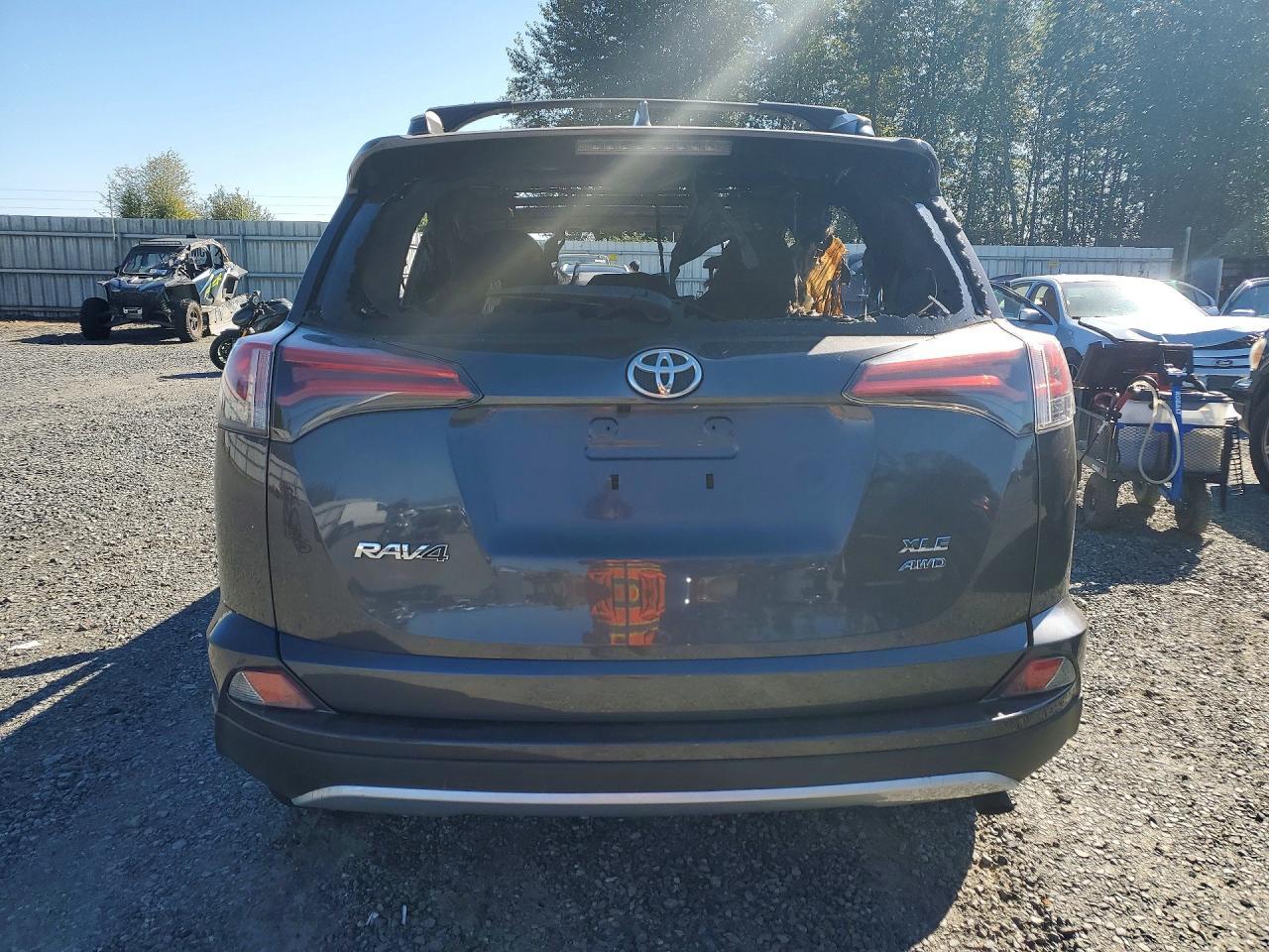 2016 Toyota Rav4 Xle - Image 6