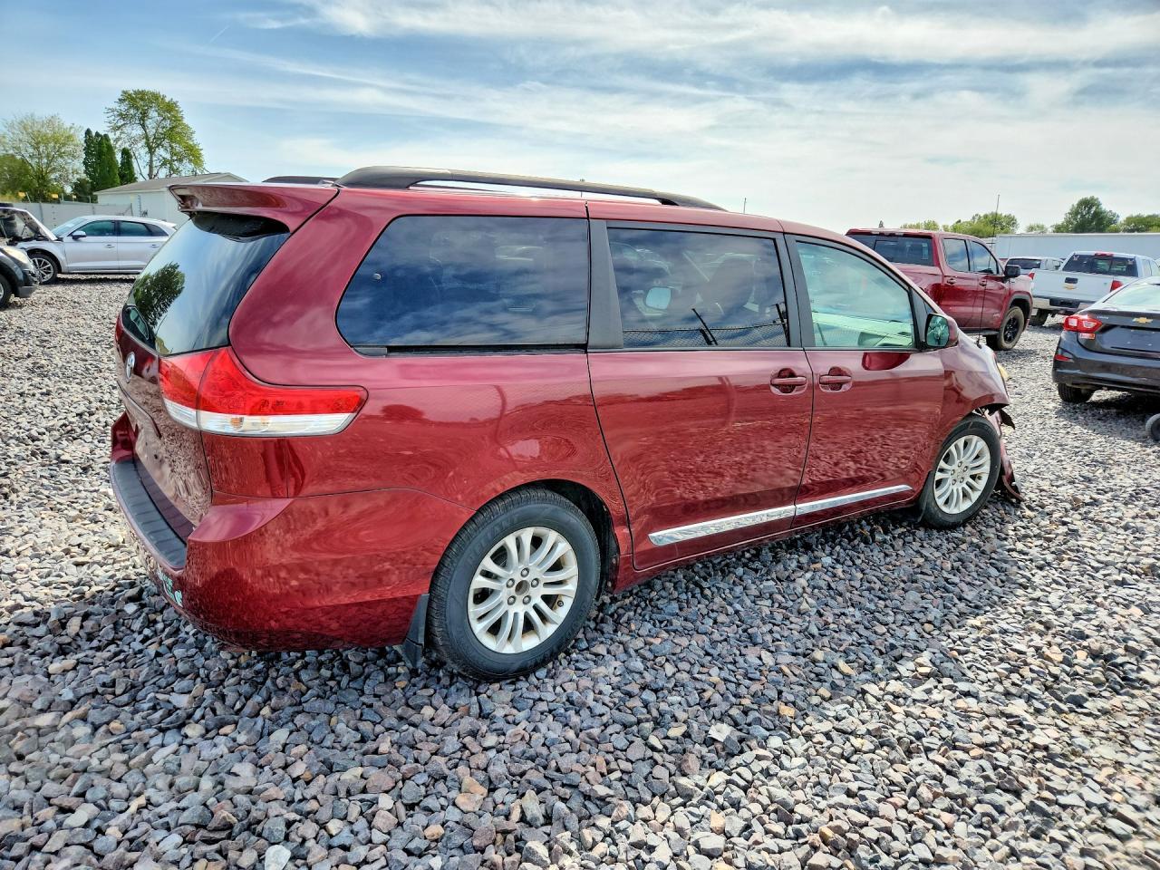 2011 Toyota Sienna Xle 8-Passenger - Image 3