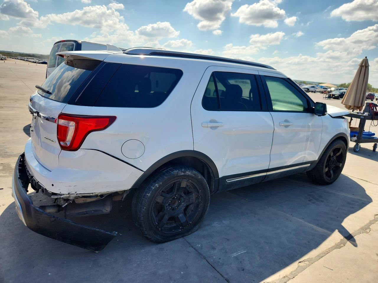 2016 Ford Explorer Xlt - Image 3