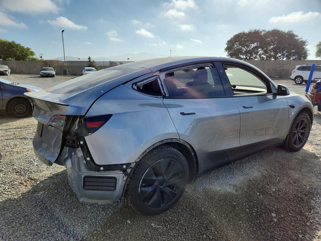 2024 Tesla Model Y - Фото 3