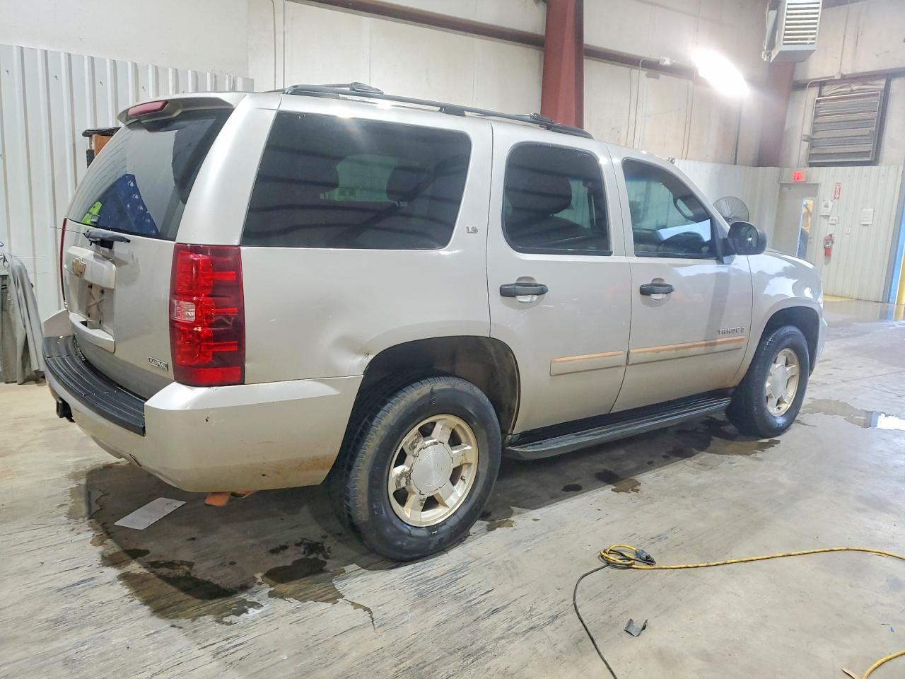 2007 Chevrolet Tahoe C1500 - Image 3
