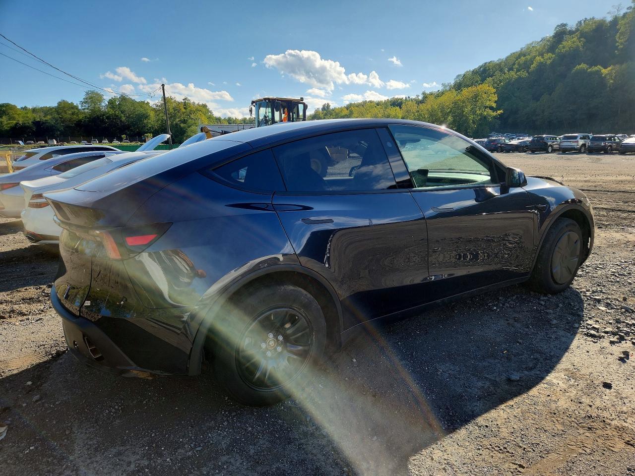 2026 Tesla Model Y - Фото 3