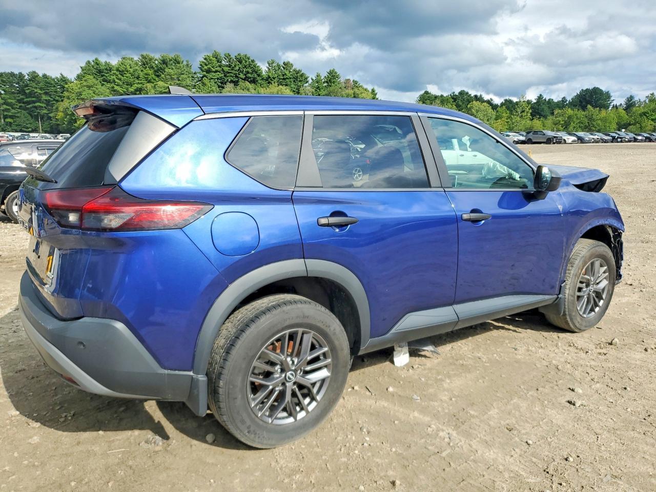 2023 Nissan Rogue S - Image 3