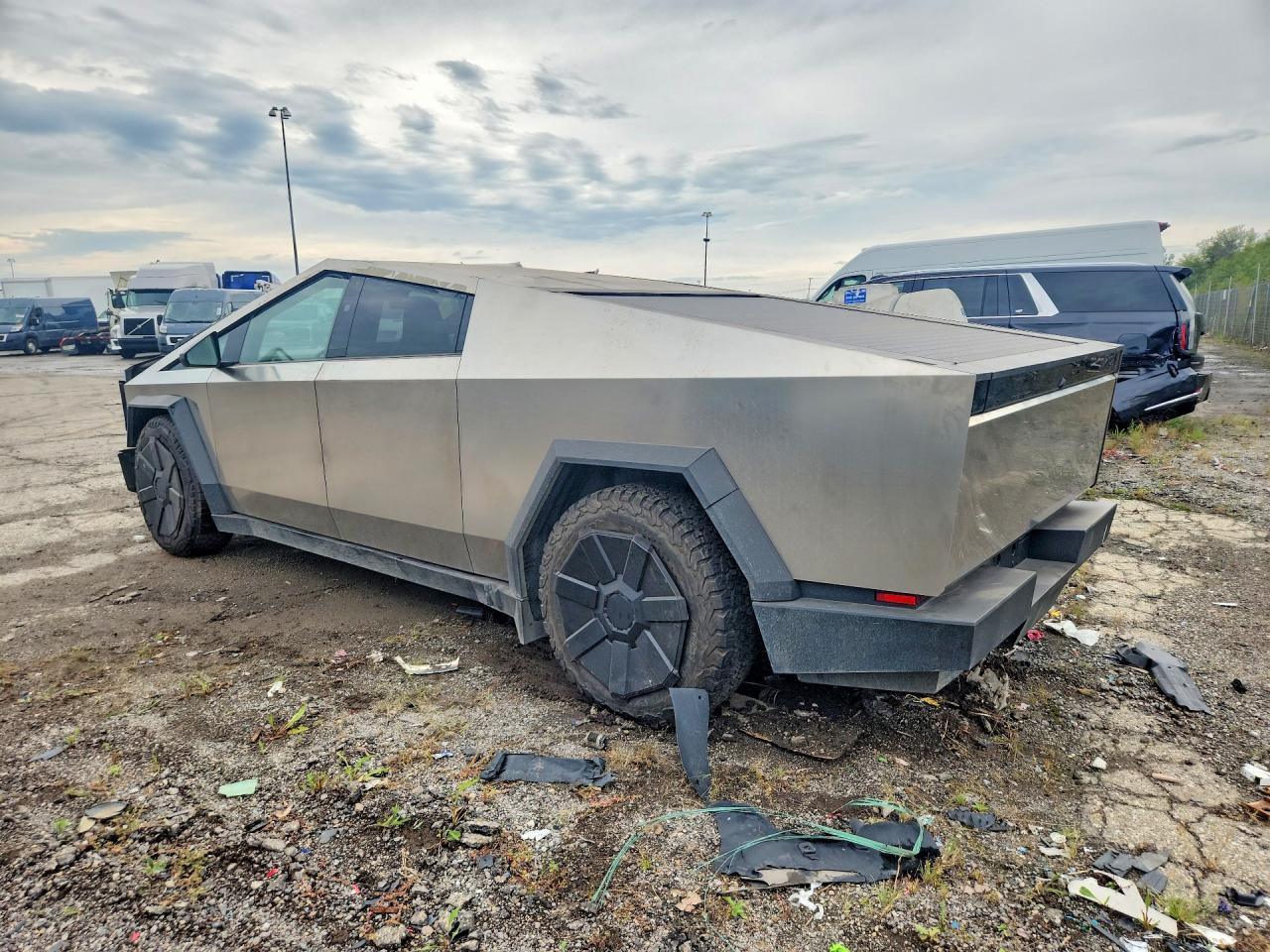 2024 Tesla Cybertruck - Фото 2