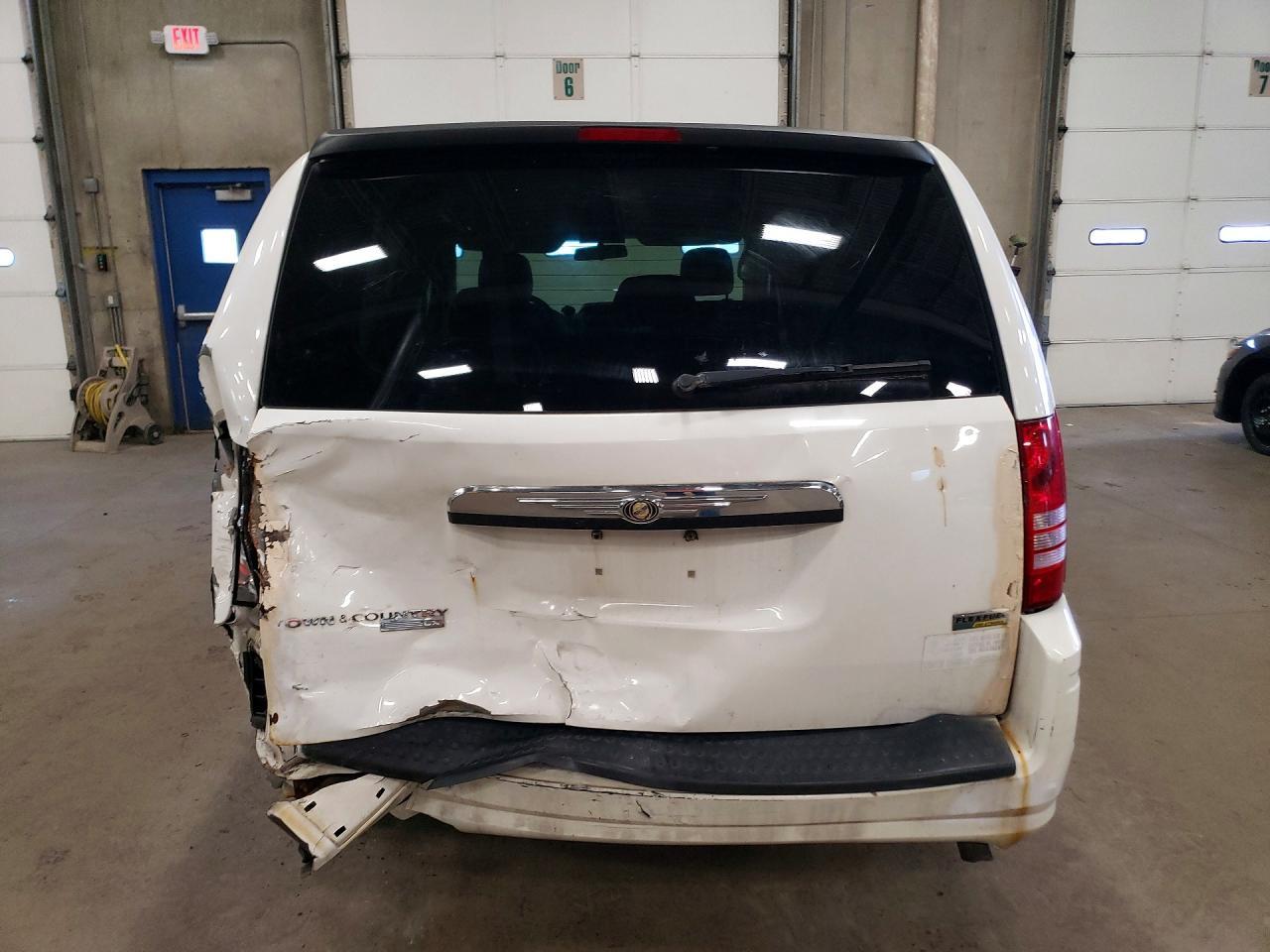 2008 Chrysler Town & Country Lx - Image 6