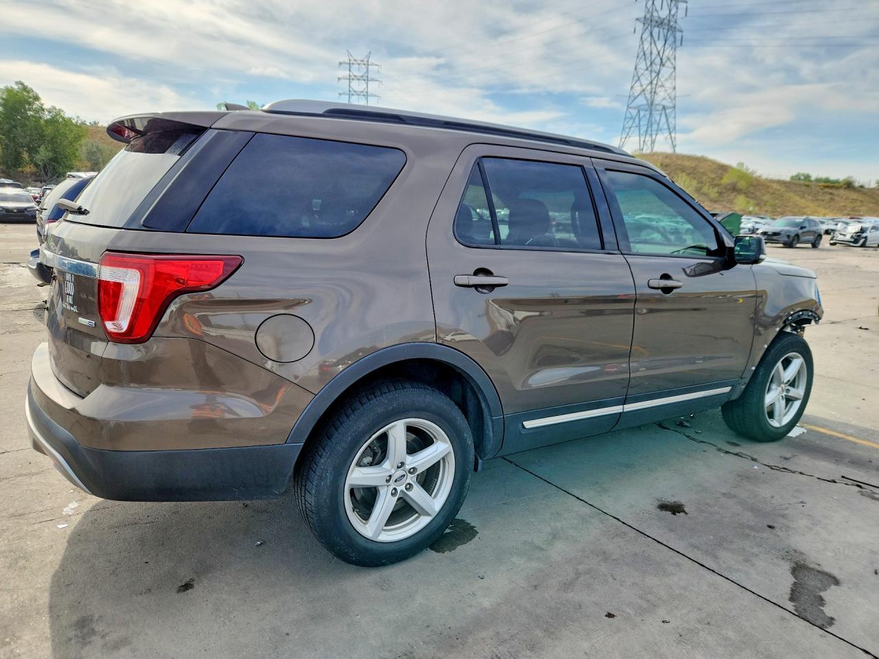 2016 Ford Explorer Xlt - Image 3