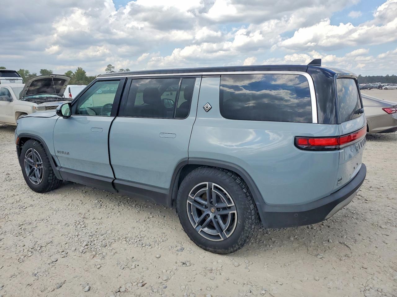 2025 Rivian R1S Adventure - Image 2