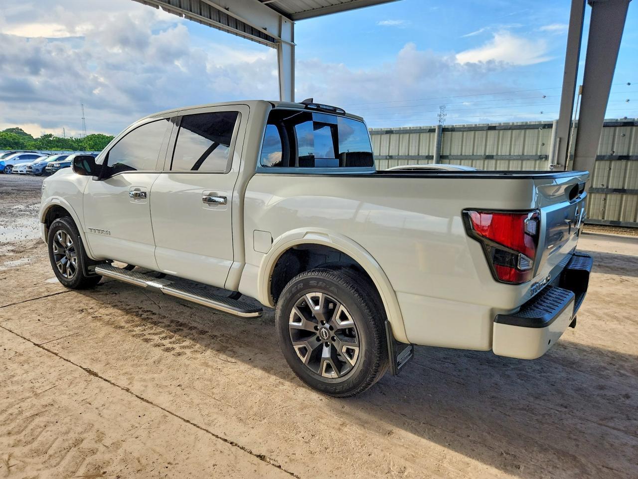 2023 Nissan Titan Platinum Reserve - Фото 2
