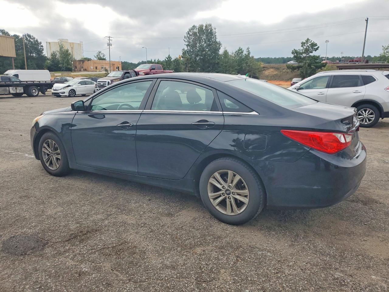 2013 Hyundai Sonata Gls - Image 2