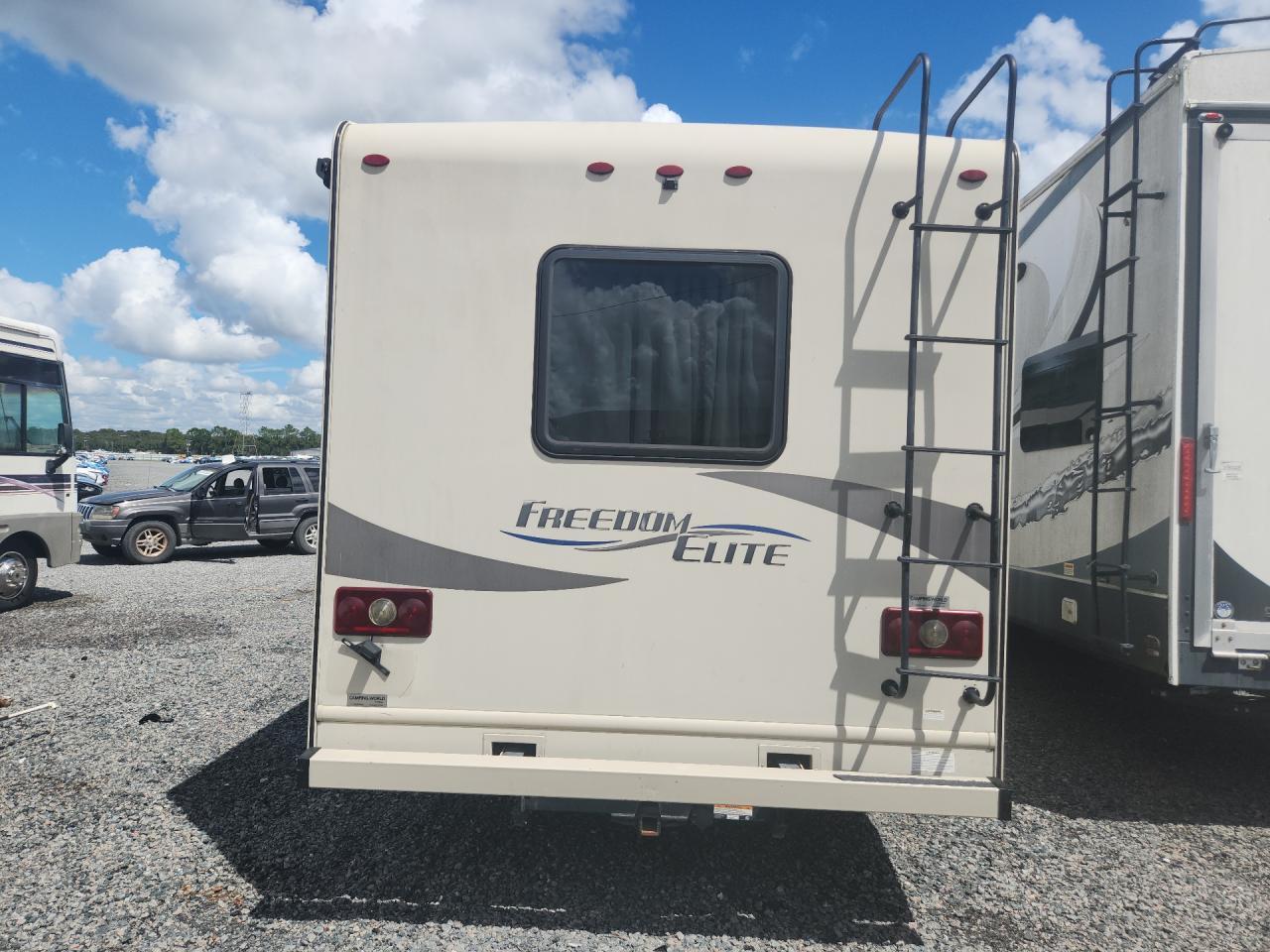 2017 Ford Econoline E450 Super Duty Cutaway Van - Image 6