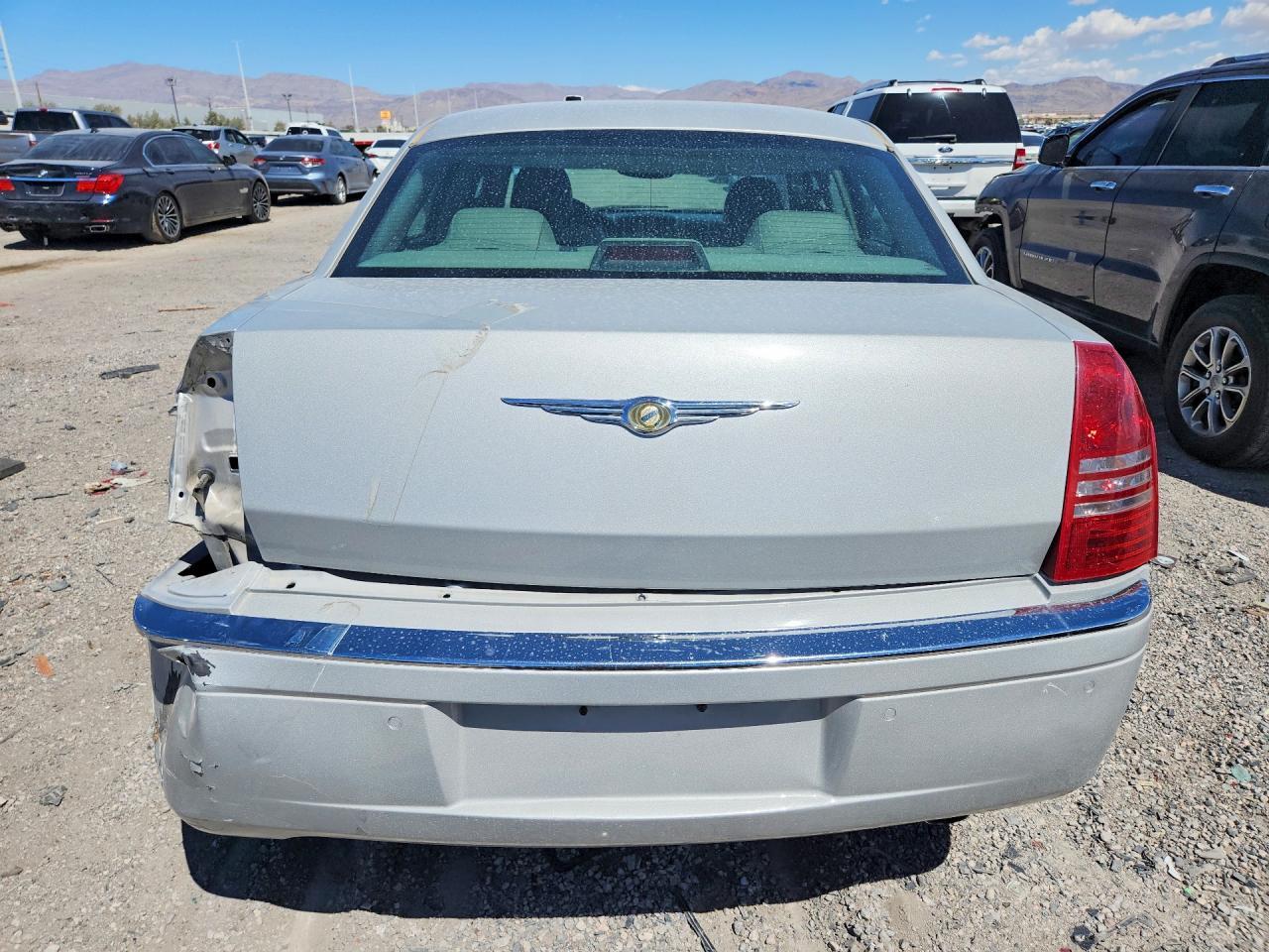 2006 Chrysler 300C - Image 6