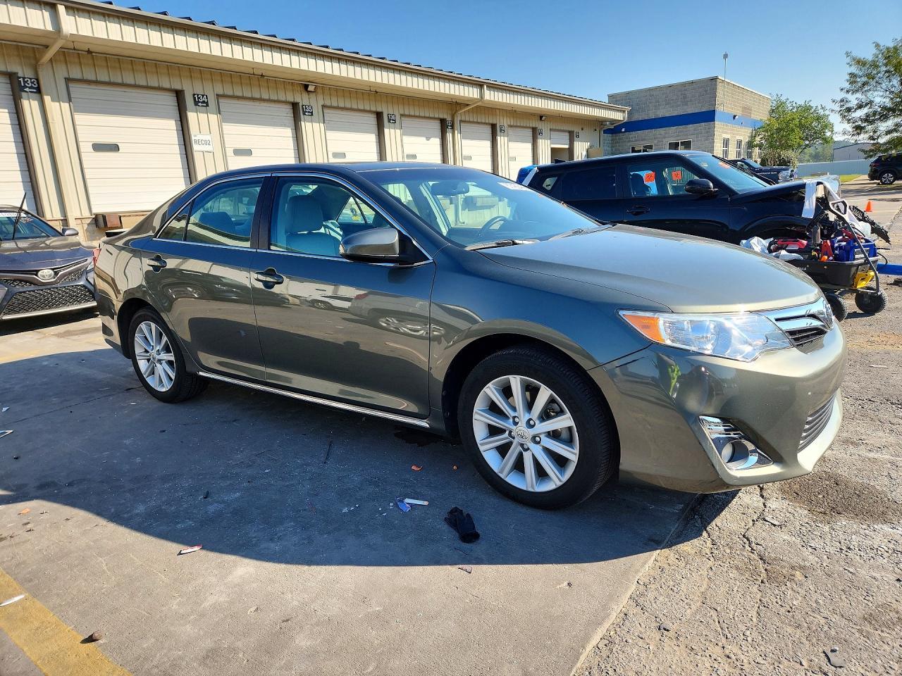 2012 Toyota Camry Xle - Image 4