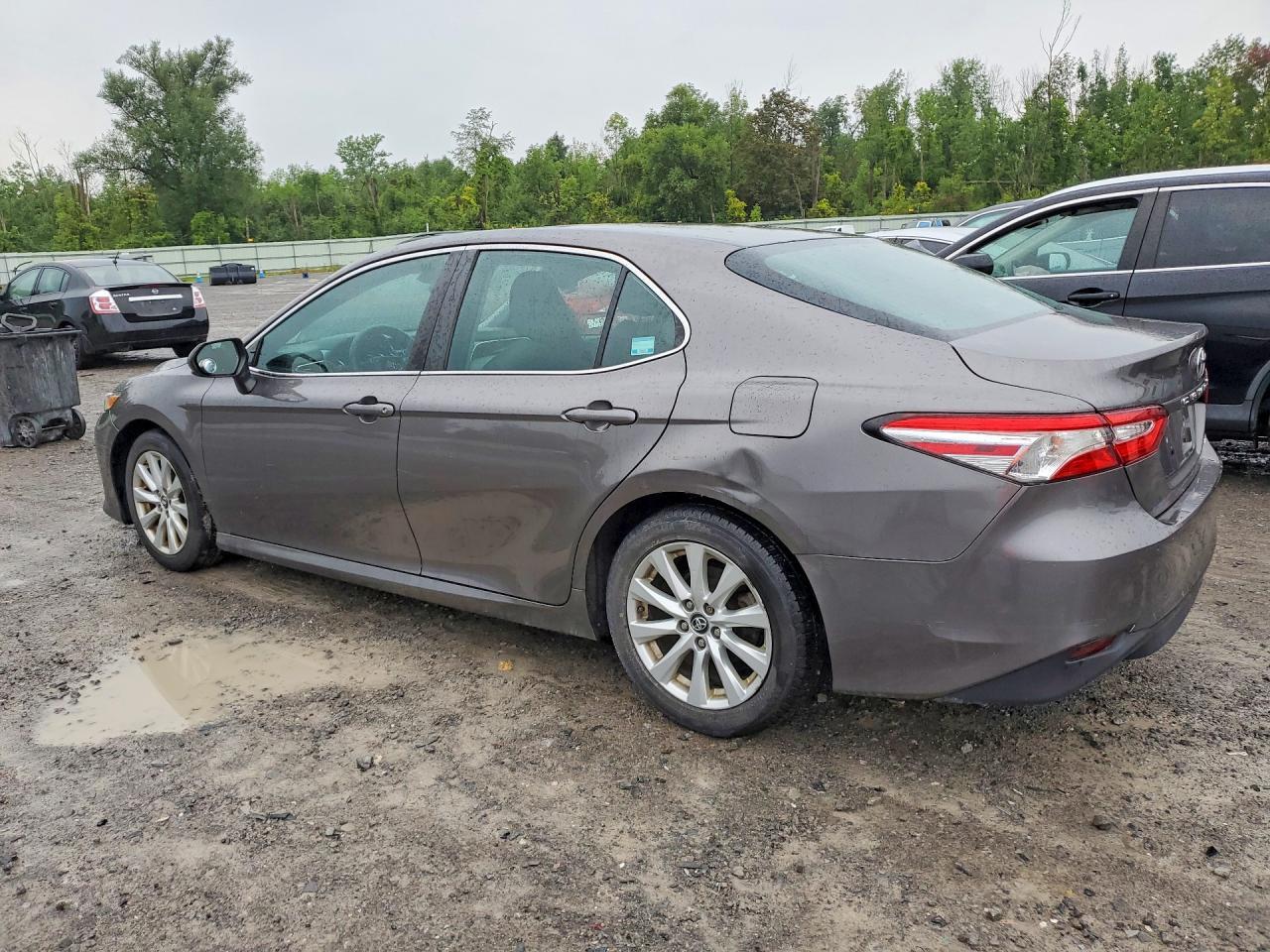 2018 Toyota Camry Le - Фото 2