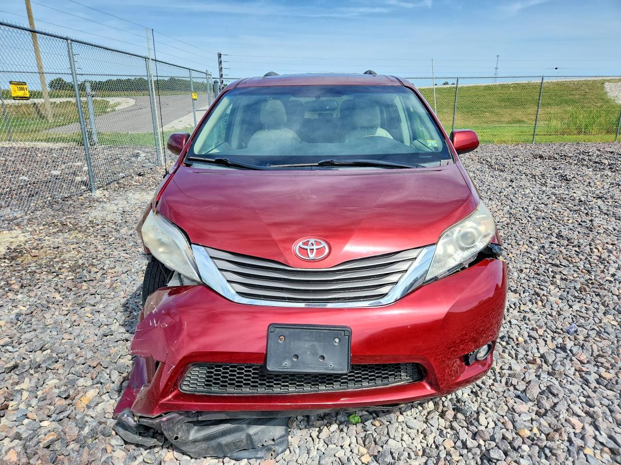 2011 Toyota Sienna Xle 8-Passenger - Image 5