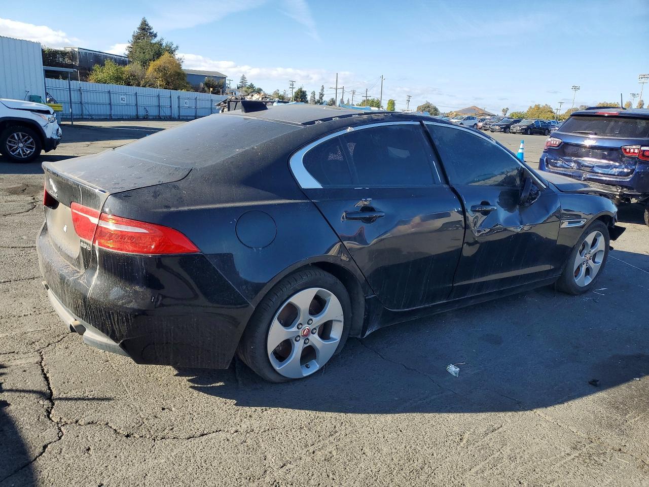 2018 Jaguar Xe - Image 3