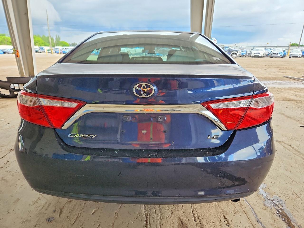 2015 Toyota Camry Le - Фото 6