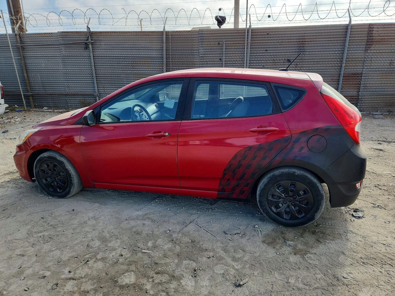 2017 Hyundai Accent Se - Image 2