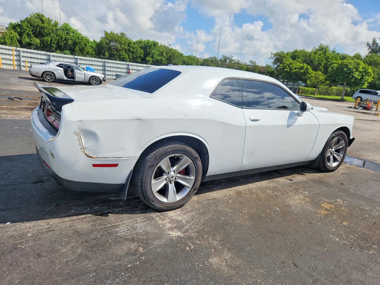 2015 Dodge Challenger Sxt - Image 3