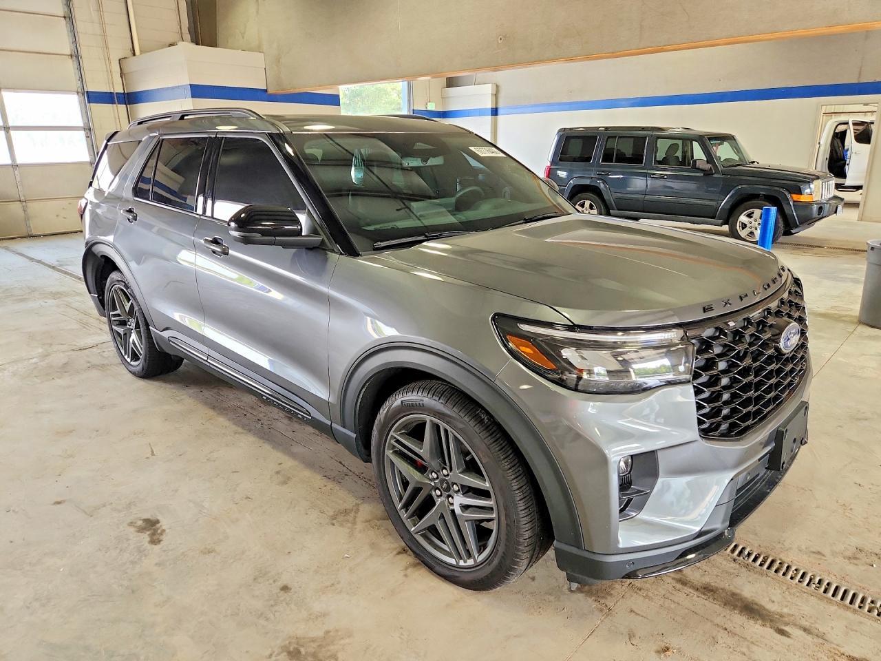 2025 Ford Explorer St - Фото 4