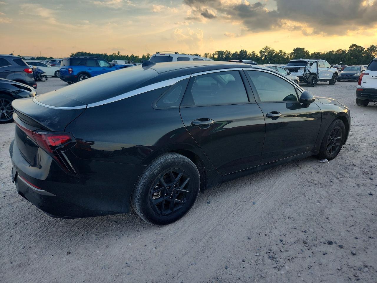 2026 Kia K5 Lxs - Image 4
