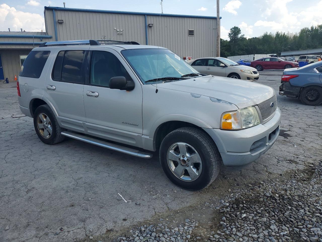 2005 Ford Explorer - Image 4