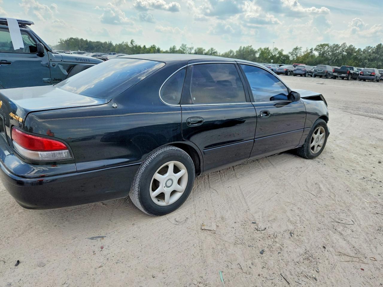 1995 Toyota Avalon Xls - Image 3