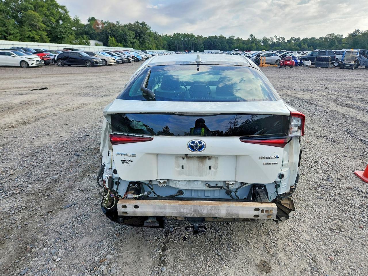 2019 Toyota Prius Limited - Image 6