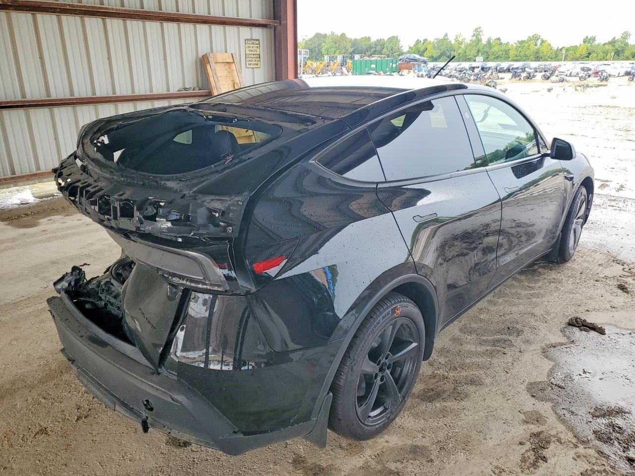 2026 Tesla Model Y - Image 3