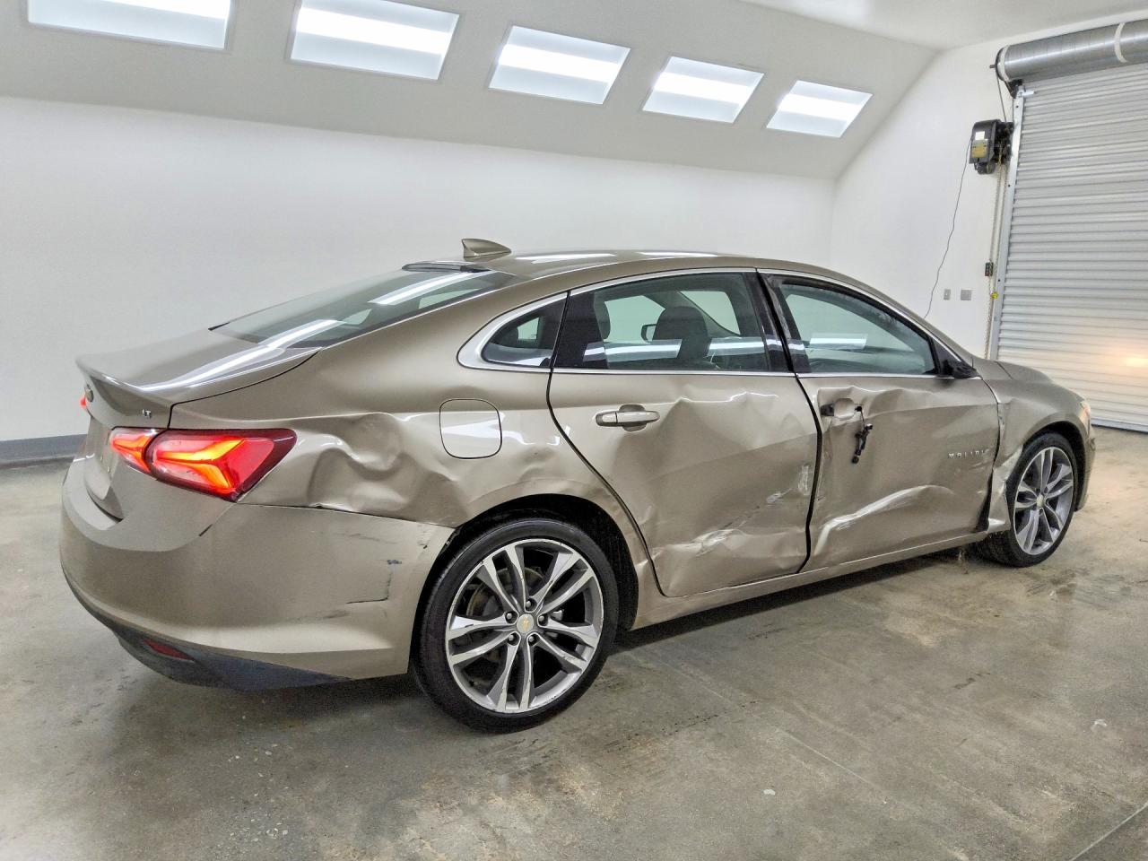 2022 Chevrolet Malibu Lt - Image 3