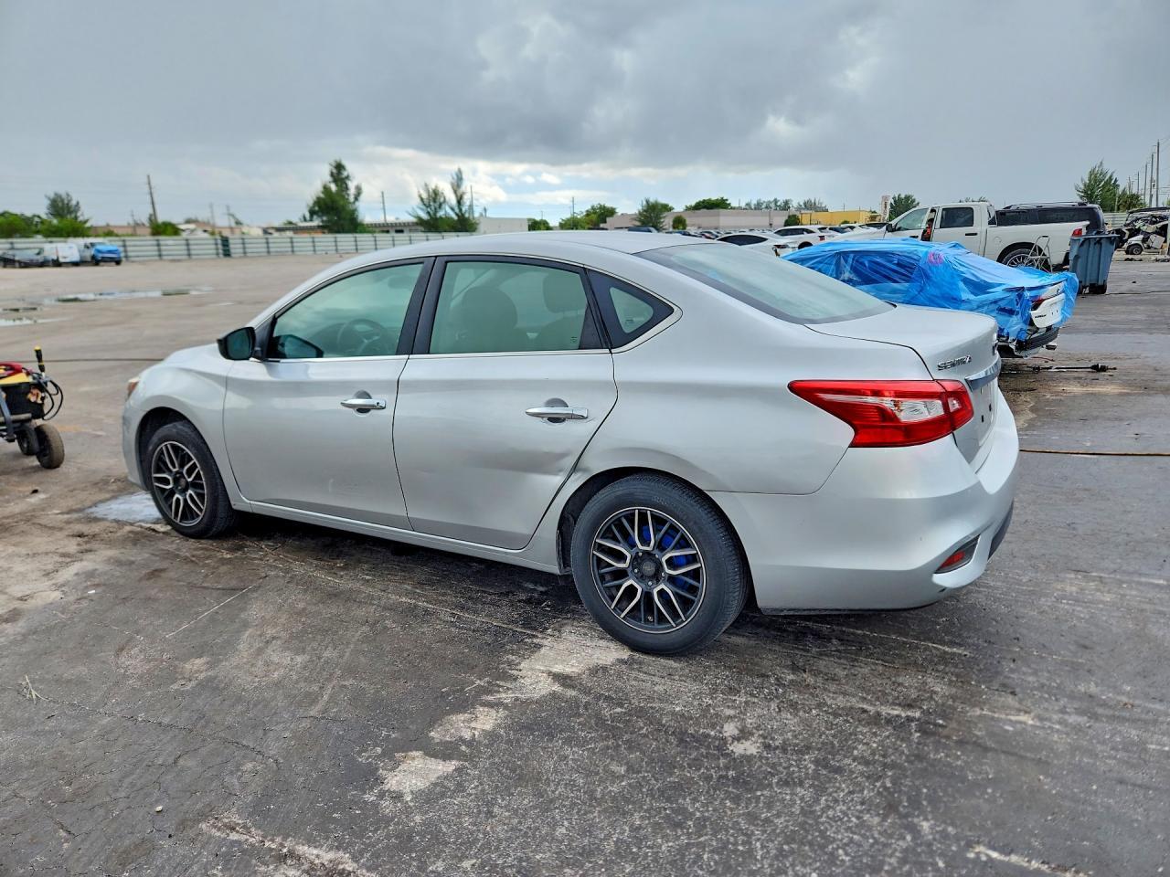 2016 Nissan Sentra S - Фото 2