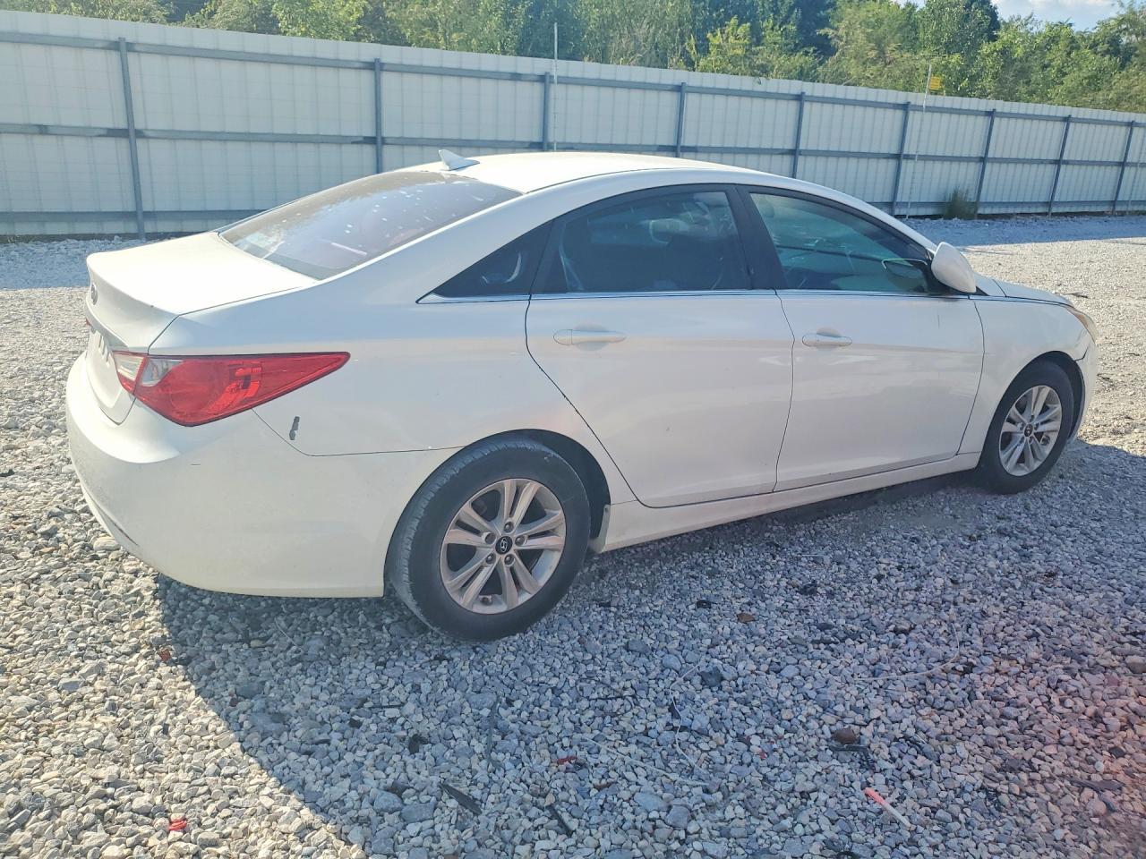 2011 Hyundai Sonata Gls - Image 3