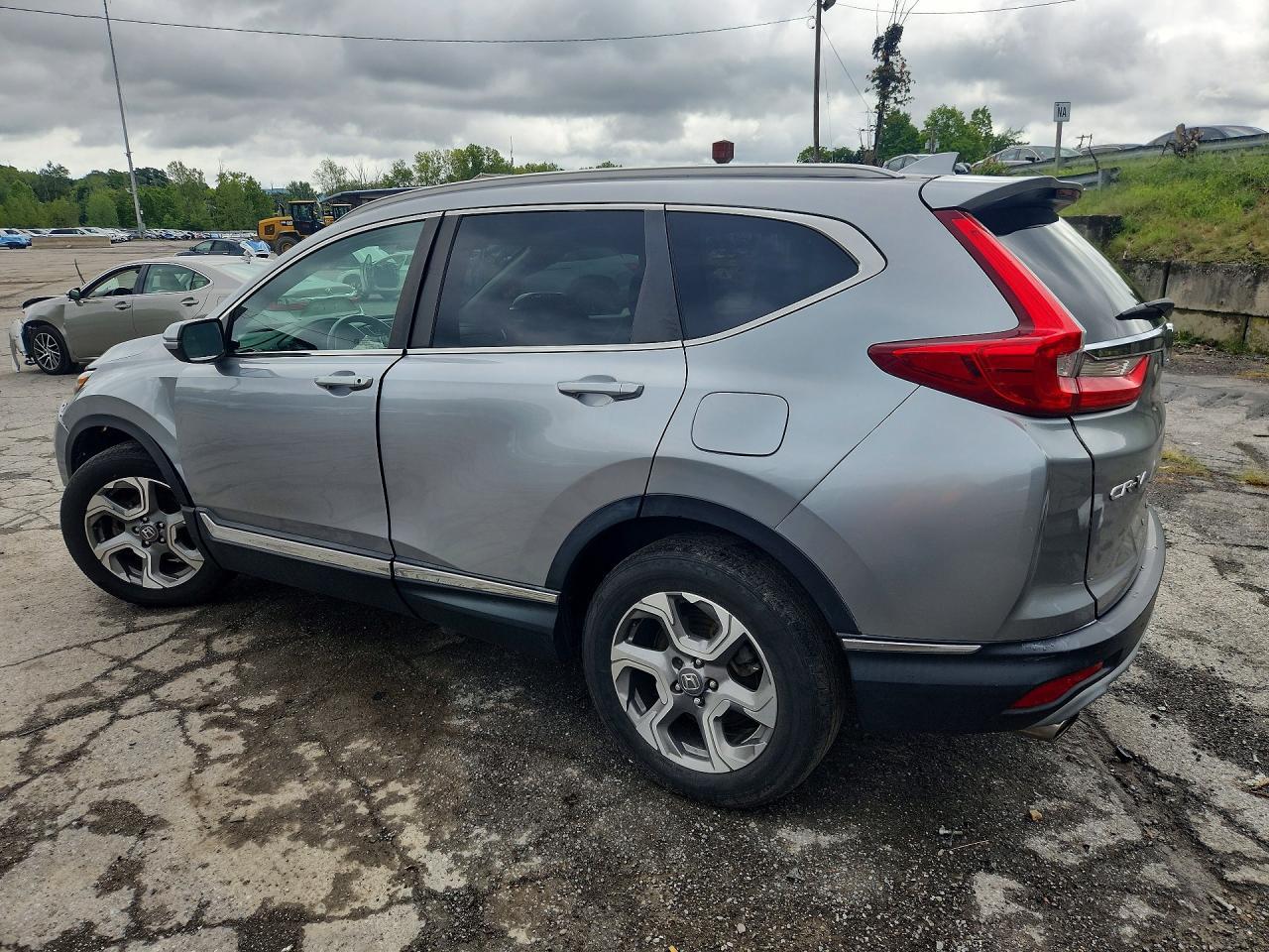 2018 Honda Cr-V Touring - Image 2