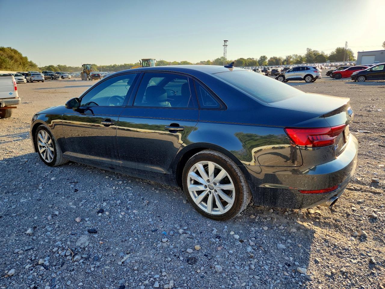 2017 Audi A4 Ultra Premium - Фото 2