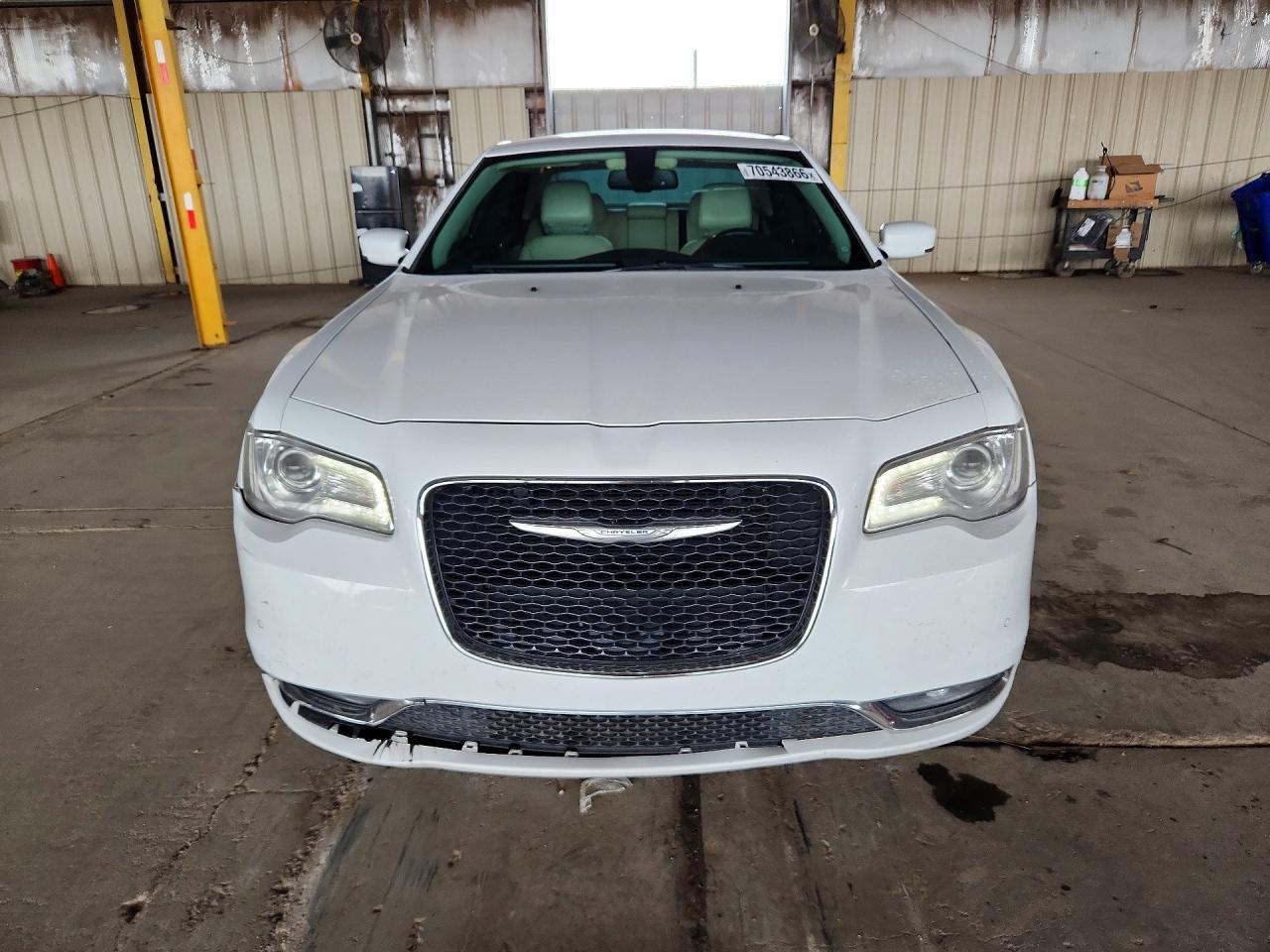 2015 Chrysler 300 Limited - Фото 5