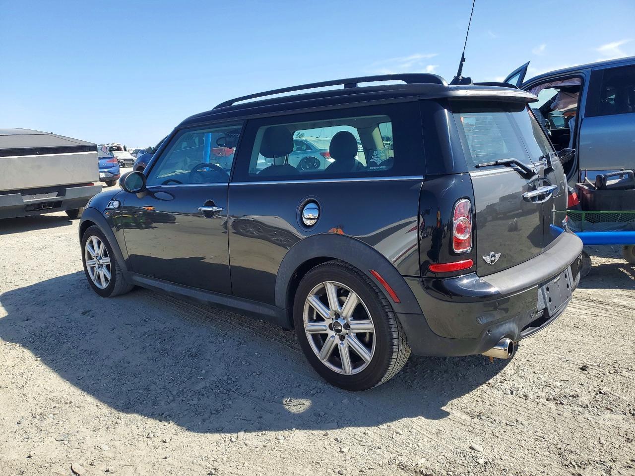 2011 Mini Cooper S Clubman - Image 2