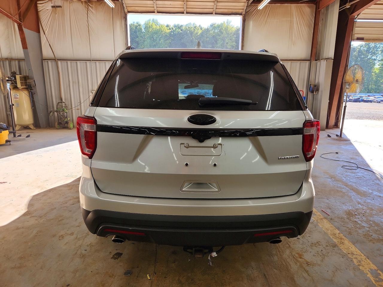 2016 Ford Explorer - Image 6