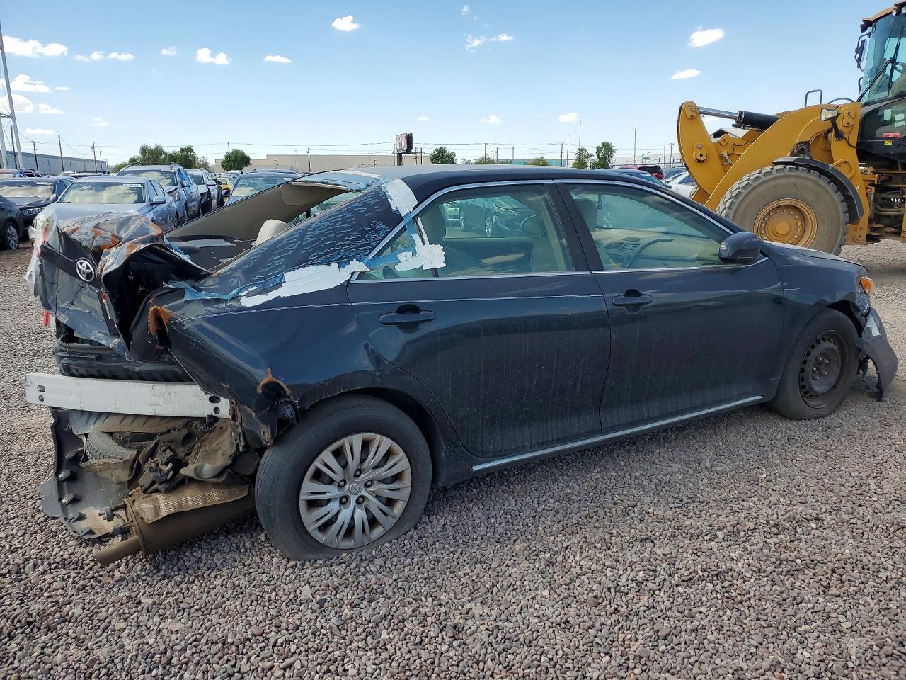 2014 Toyota Camry Le - Фото 3