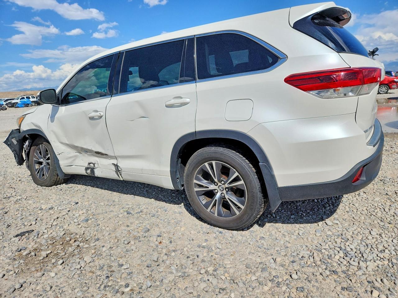 2017 Toyota Highlander Le Plus - Фото 2