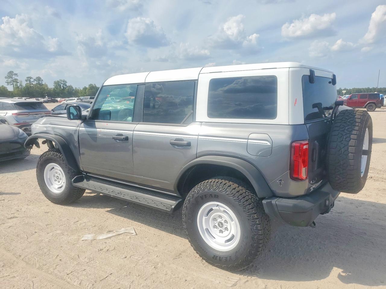 2025 Ford Bronco Heritage - Image 2