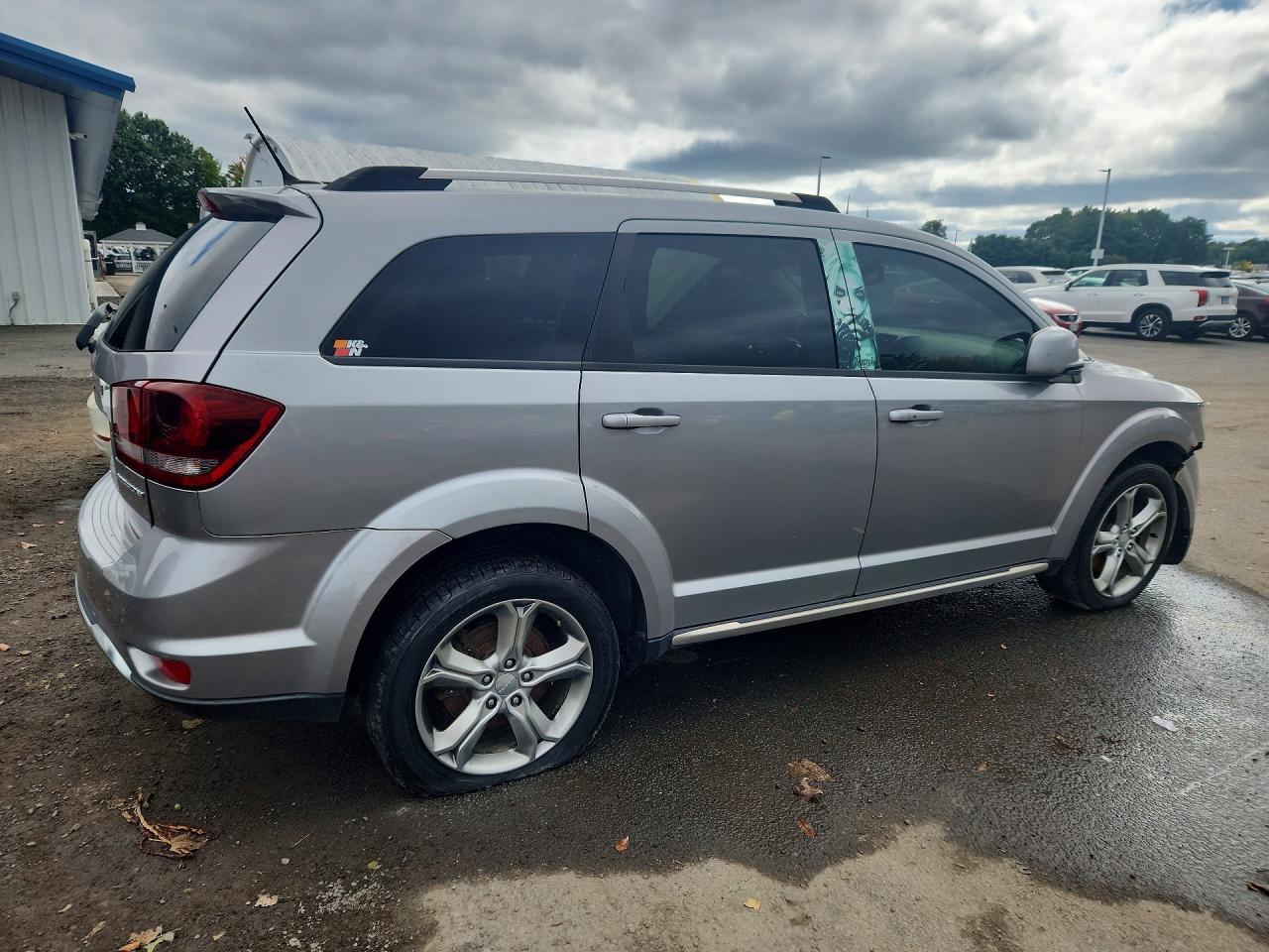2017 Dodge Journey Crossroad - Image 3