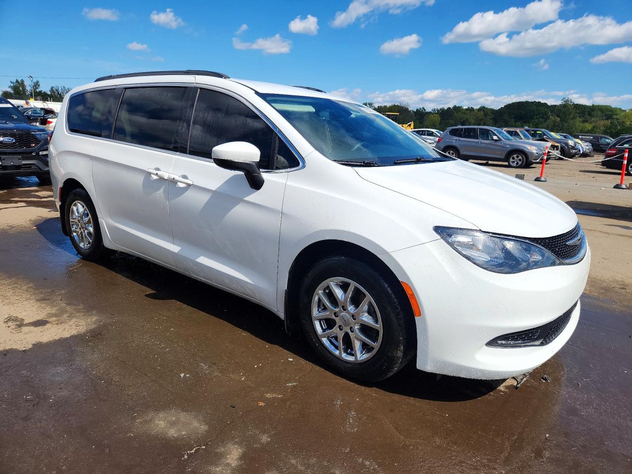 2021 Chrysler Voyager Lxi - Image 4