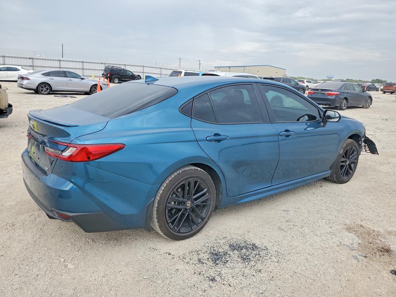 2025 Toyota Camry Se - Image 3