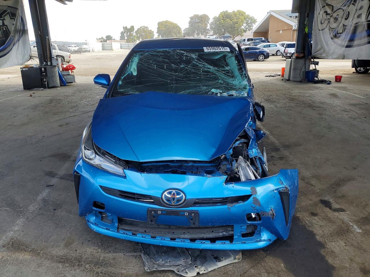 2022 Toyota Prius L Eco - Image 5