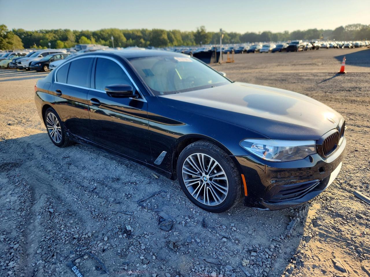 2019 BMW 530 Xi - Image 4