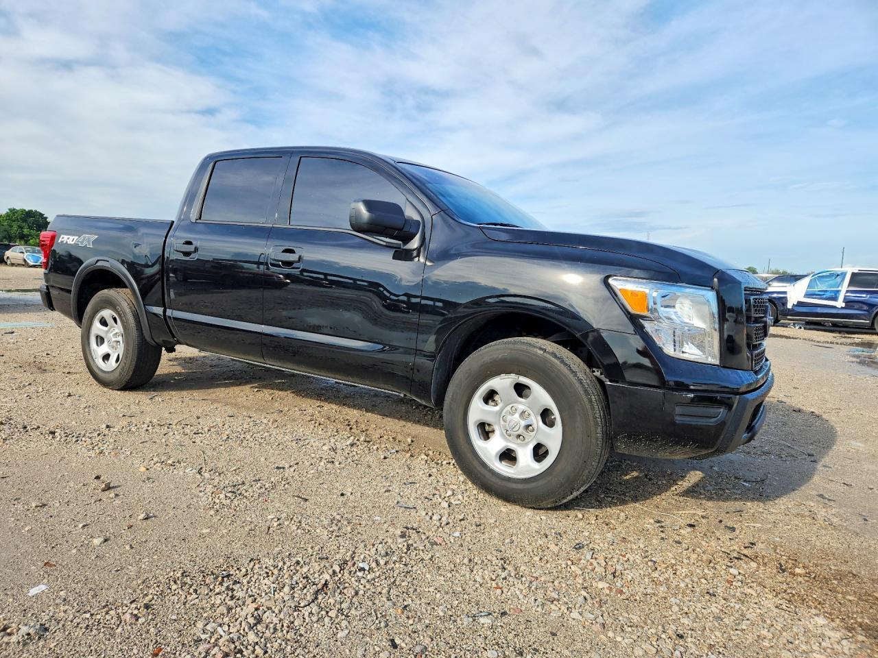 2023 Nissan Titan S - Image 4
