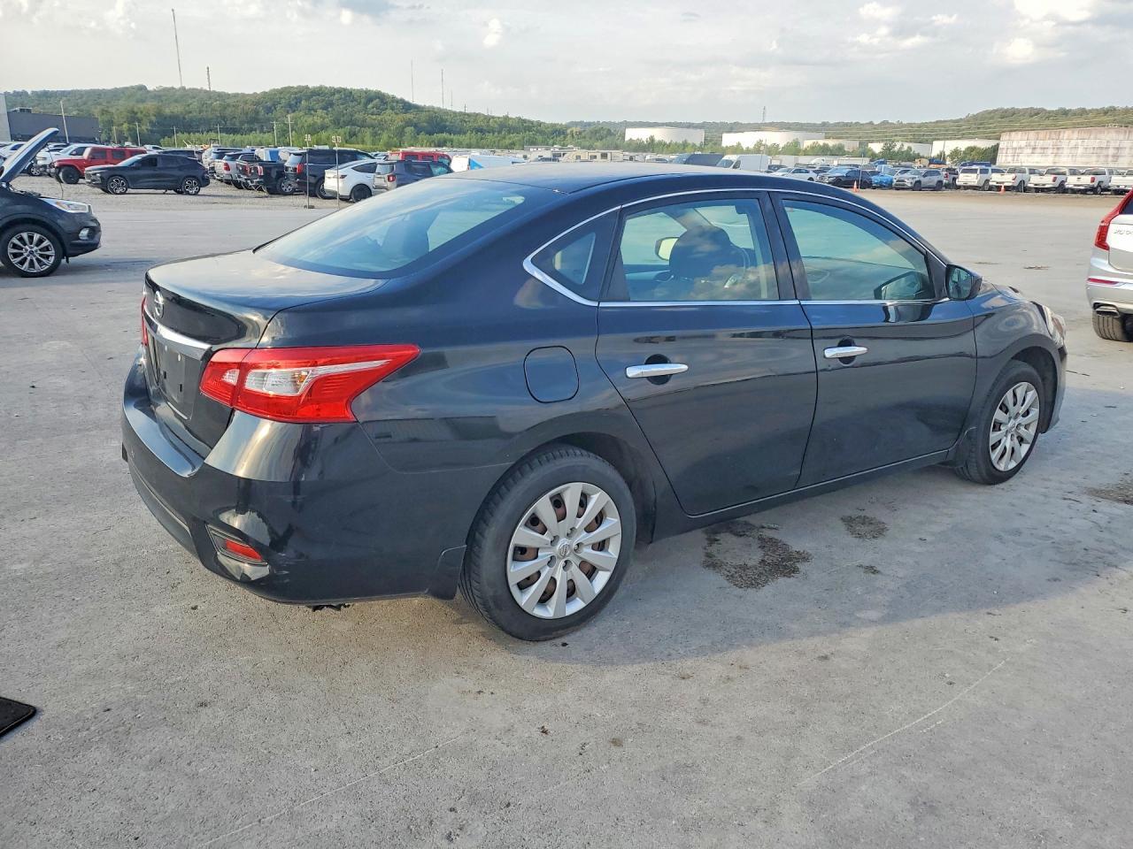 2017 Nissan Sentra S - Фото 3
