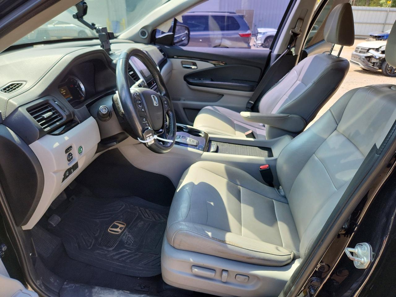 2017 Honda Pilot Touring - Image 7