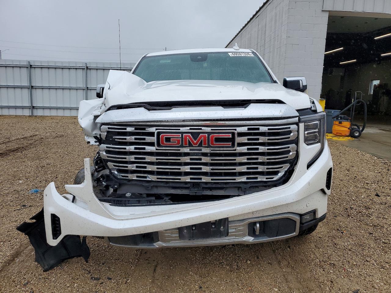2024 GMC Sierra Denali - Image 5