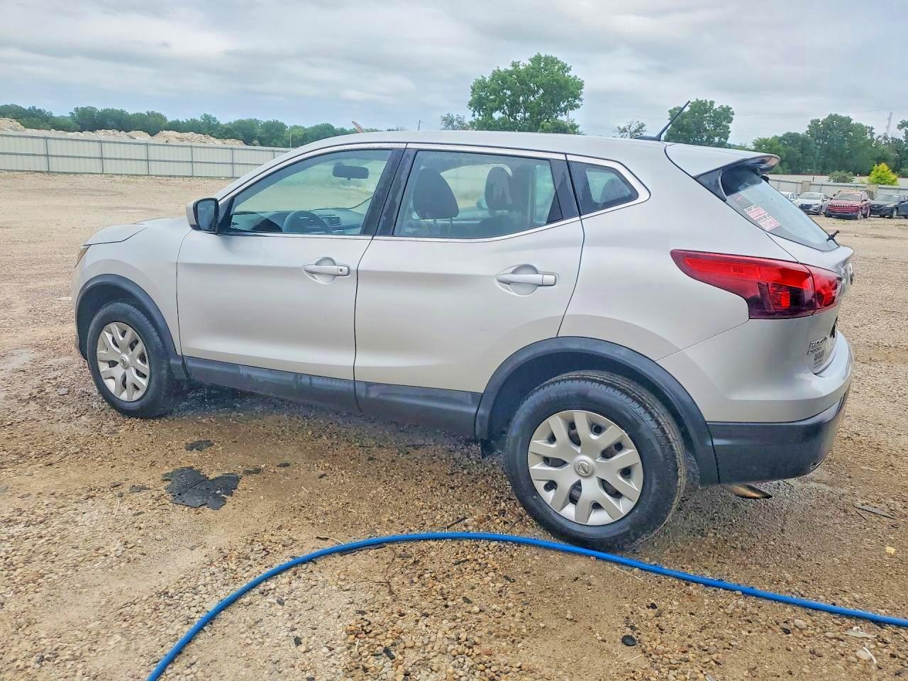 2018 Nissan Rogue Sport S - Фото 2