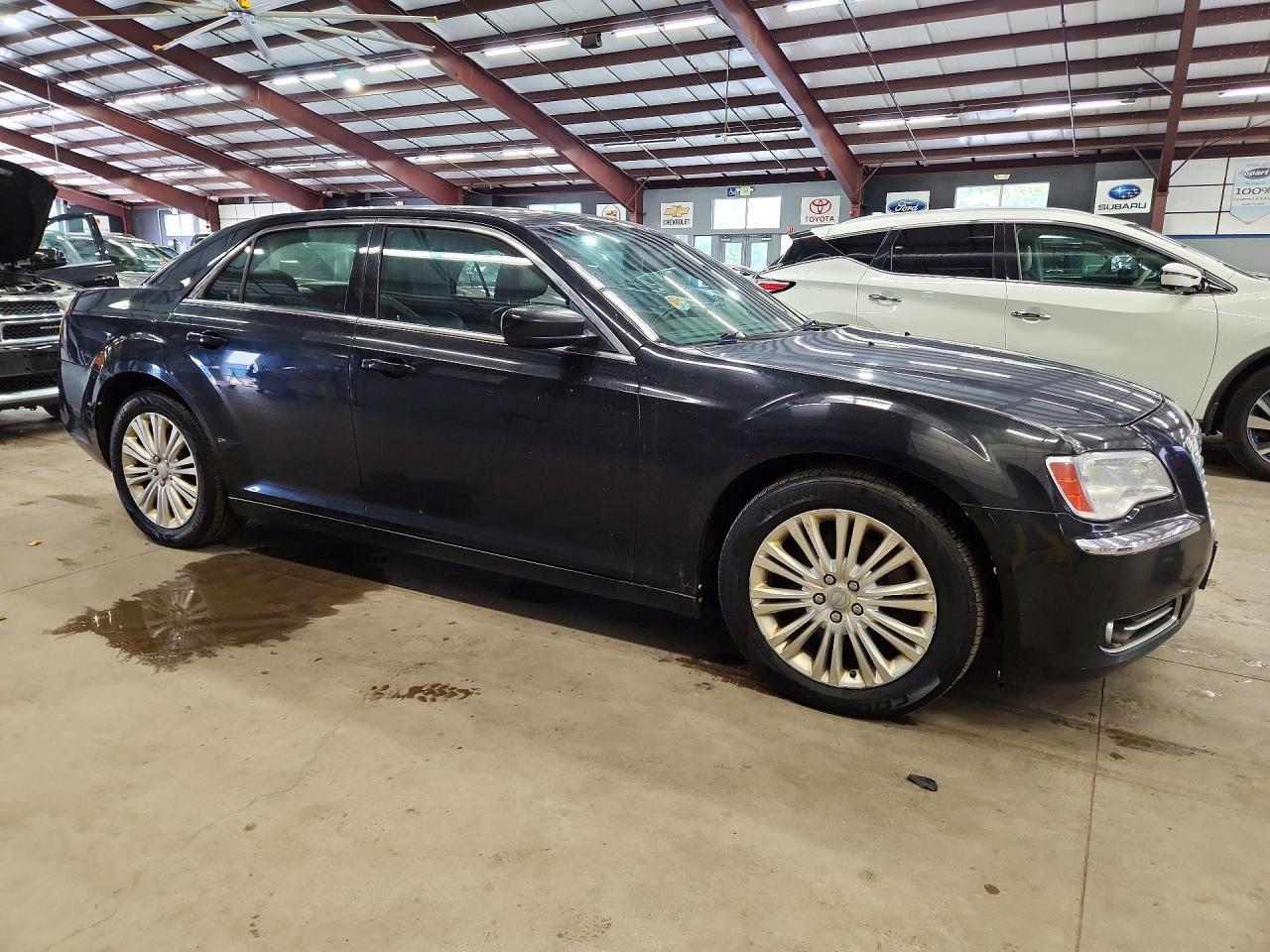 2013 Chrysler 300 - Фото 4